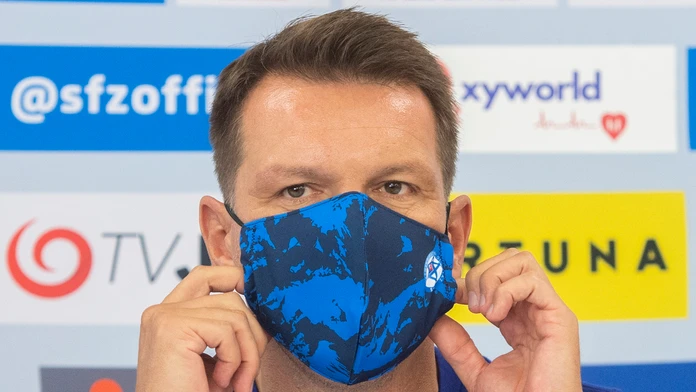 Tréner slovenskej futbalovej reprezentácie Štefan Tarkovič počas tlačovej konferencie.