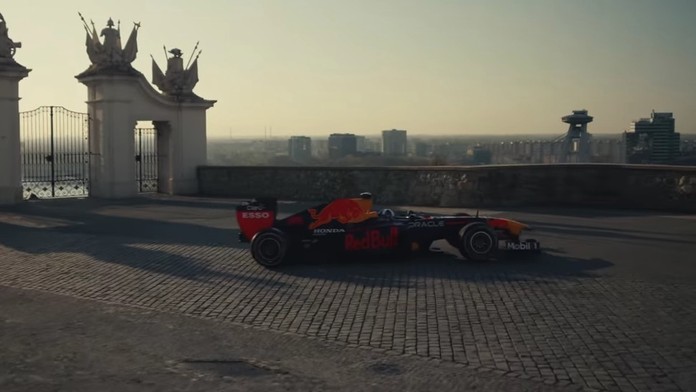 Legendárny monopost F1 pod Bratislavským hradom.
