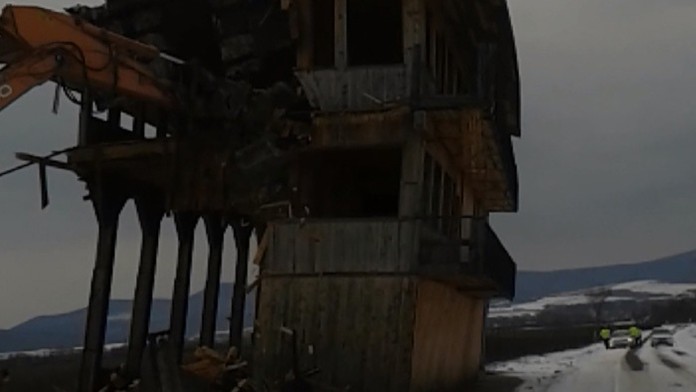 Zbúrali bývalú budovu patriacu Mikulášovi Varehovi.