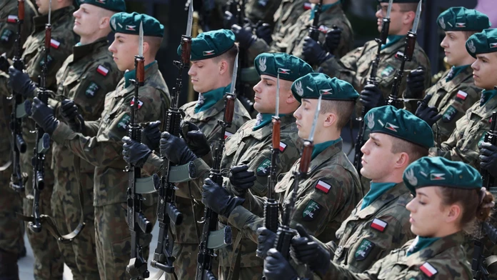 Poľsko otvorene hovorí o vojne. K hraniciam pošle 17-tisíc vojakov