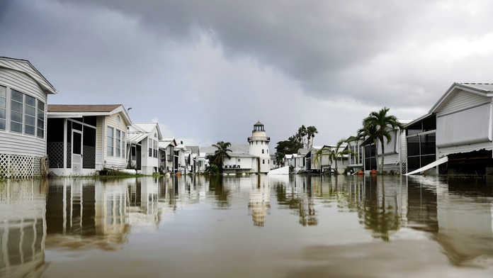 Zaplavené domy po hurikáne Irma v Everglades City na Floride.