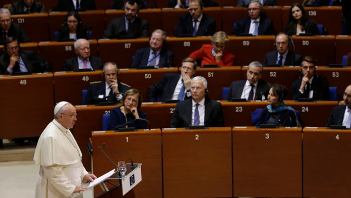 Pápež František vystúpil pred europoslancami.