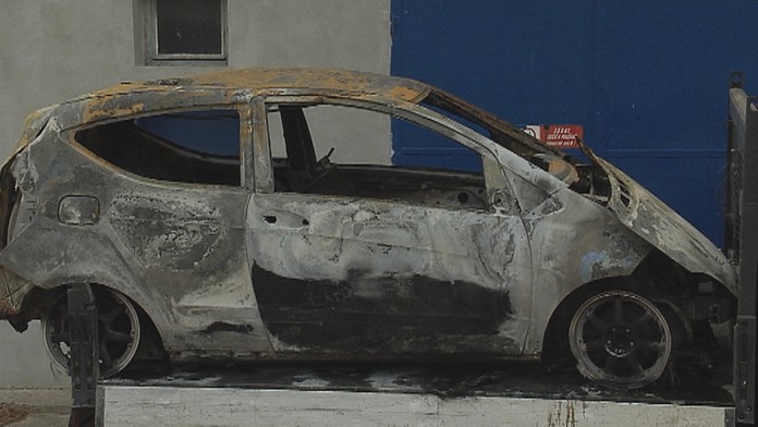 Zhorené auto.