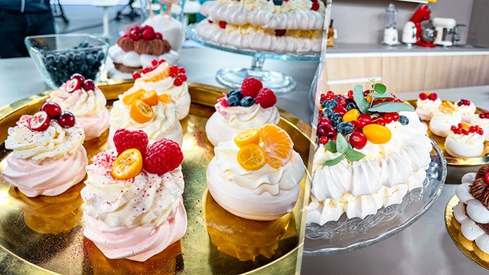 Upečte si legendárnu Pavlovu tortu. Vyskúšať môžete aj jej mini verzie