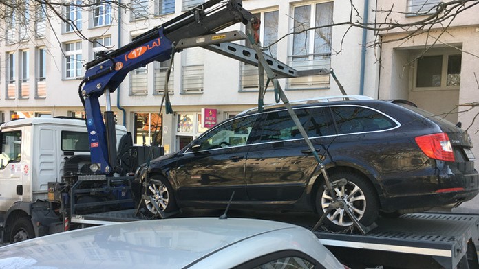 Auto odviezla odťahovka.