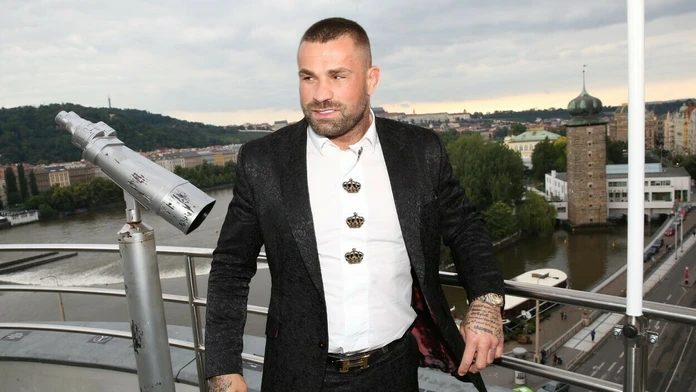 Poslankyňa Flordelis dos Santos de Souzová s manželom