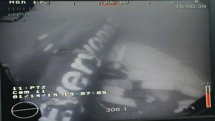 Hlavnú časť trupu AirAsia lokalizovali