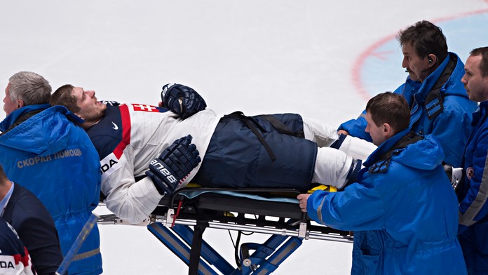 Michala Sersena museli po náraze na mantinel odniesť z ľadu na nosidlách.