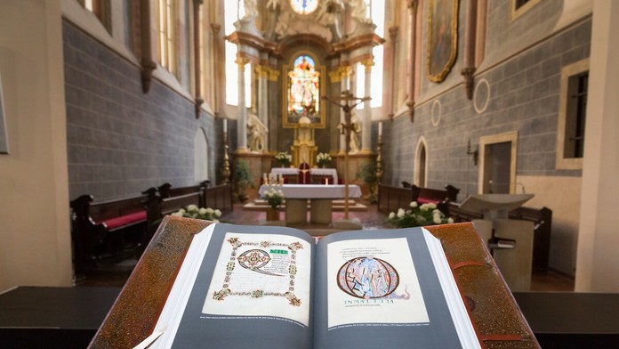 Otvorená Biblia.