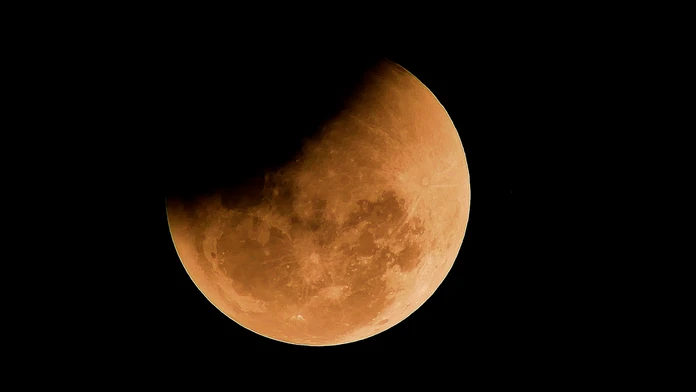 Fascinujúci astronomický jav. Čiastočné zatmenie mesiaca uvidíte v tomto čase aj bez ďalekohľadu
