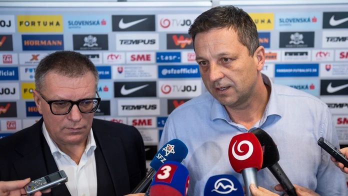 Slovenská tenistka Anna Karolína Schmiedlová sa teší z víťazstva 6:2, 6:2 nad Bieloruskou Victoriou Azarenkovou.