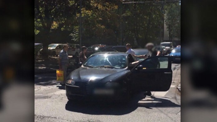 Šoféra v centre Bratislavy začali brutálne kopať dvaja muži