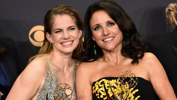 Anna Chlumsky vľavo a Julia Louis-Dreyfus 