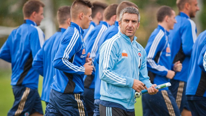 Tréner ŠK Slovan Bratislava Cyperčan Nikki Papavasiliou.
