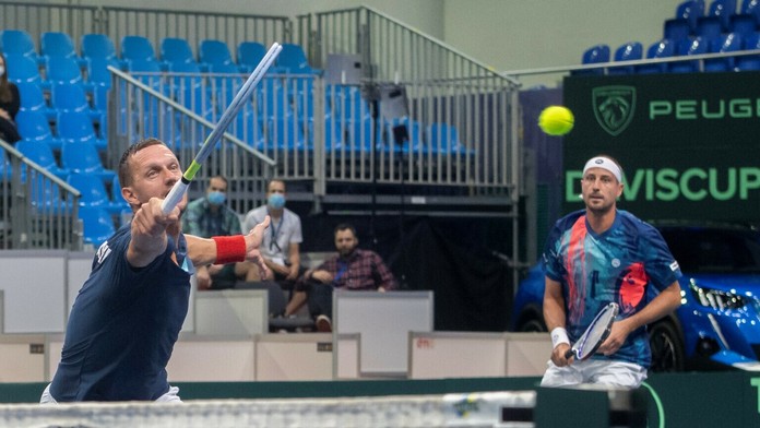 Vľavo Filip Polášek a vpravo Igor Zelenay.