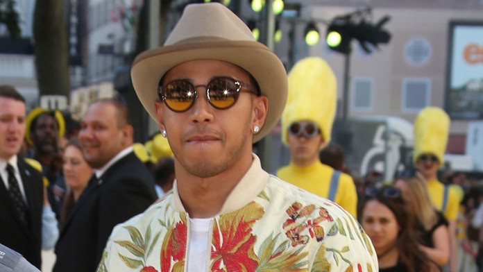 Hamilton porušil dress code a nepustili na wimbledon.