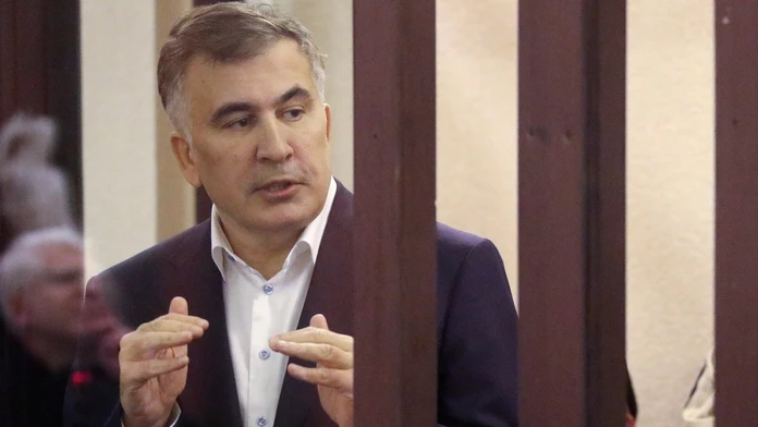 Bývalého prezidenta Gruzínska Saakašviliho vo väzení otrávili ťažkými kovmi. Hrozí mu smrť