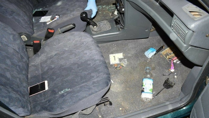 Policajti vykonali aj prehliadku jeho auta.