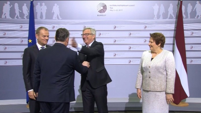Juncker dal facku Orbánovi.