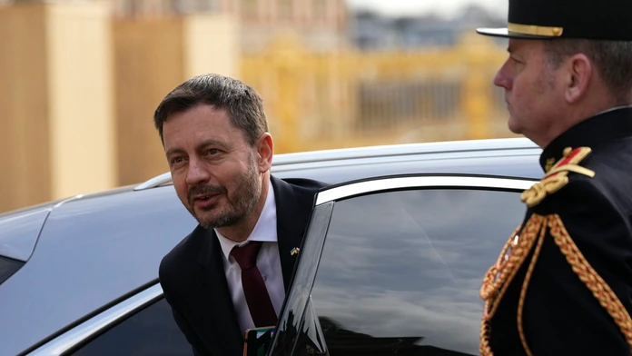 Heger vo Versailles navrhol, aby EÚ úplne zakázala medzinárodné transakcie v rubľoch