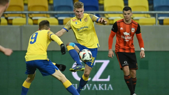János Hahn, András Schäfer (obaja DAC) v zápase Fortuna ligy proti Ružomberku.