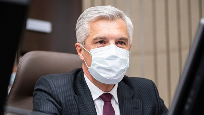 Na snímke spoločná fotografia členov novovymenovanej vlády