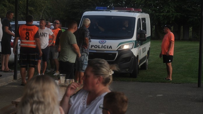 Namiesto oslavy fraška. Duel Slovnaft Cupu rozhodca predčasne ukončil a potom zavolal políciu