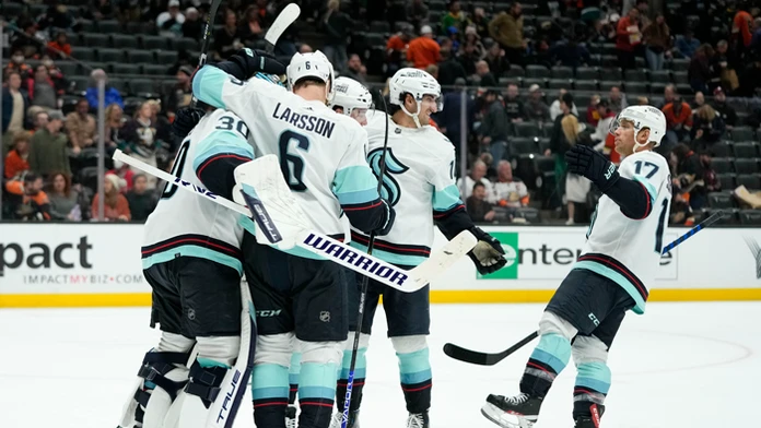 Hokejisti Seattlu Kraken sa tešia po výhre 5:4 na ľade Anaheimu Ducks.