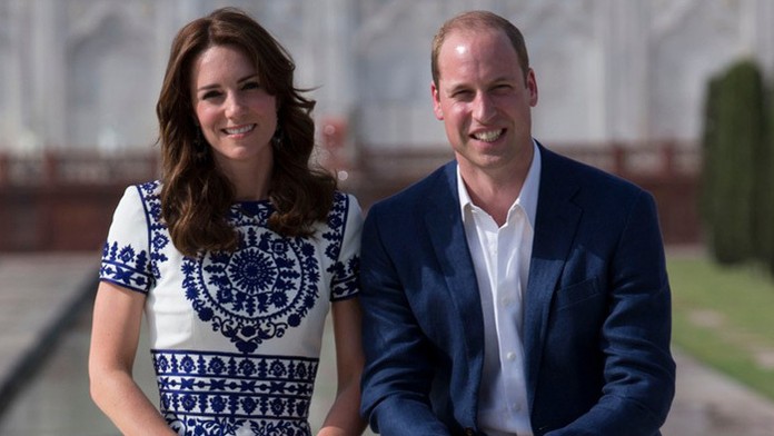 Kate a William zapózovali na rovnakej lavičke ako kedysi Lady Diana.