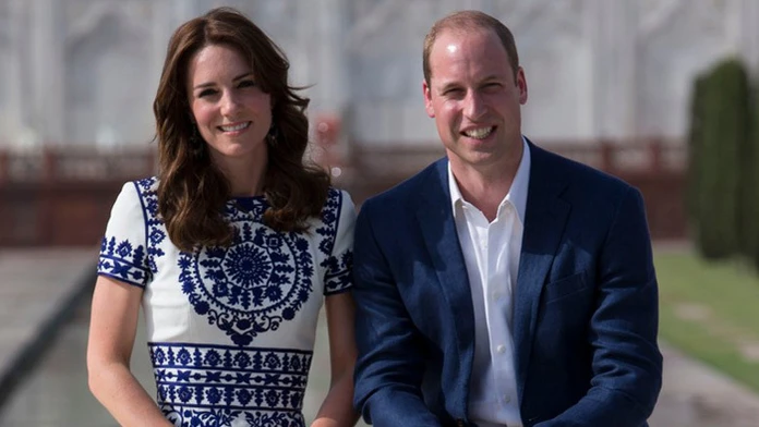 Kate a William zapózovali na rovnakej lavičke ako kedysi Lady Diana.