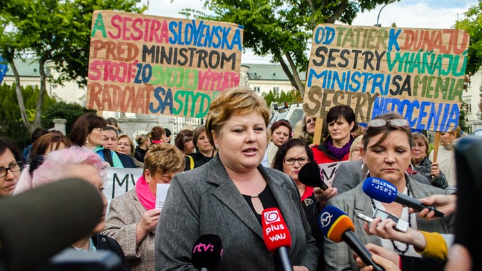 Predsedníčka OZ sestier a pôrodných asistentiek Monika Kavecká a  prezidentka SKS Iveta Lazorová.