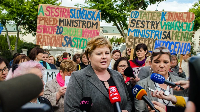 Predsedníčka OZ sestier a pôrodných asistentiek Monika Kavecká a  prezidentka SKS Iveta Lazorová.