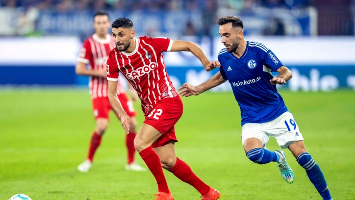 Union Berlín zachránil vedenie v Bundeslige gólom z 97. minúty. Duda so žltou kartou