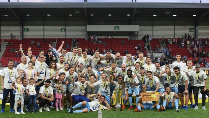 Tím Slovana oslavuje po výhre 3:1 vo finále Slovnaft Cup-u proti Ružomberku.