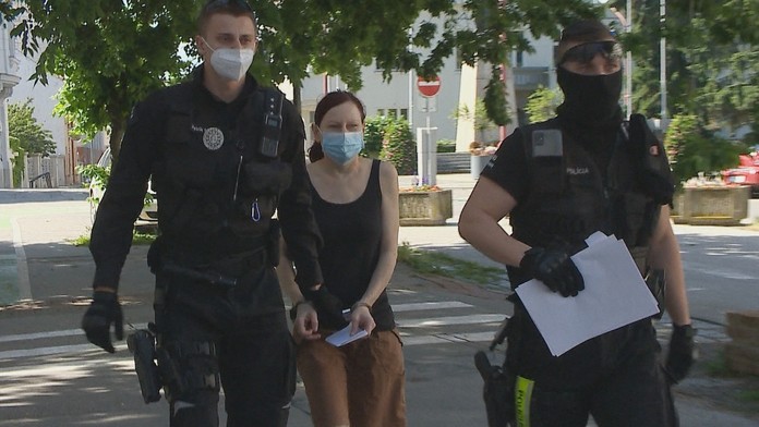 Na mol Trnavčanka s 3,6 promile šoférovala a nabúrala automobil