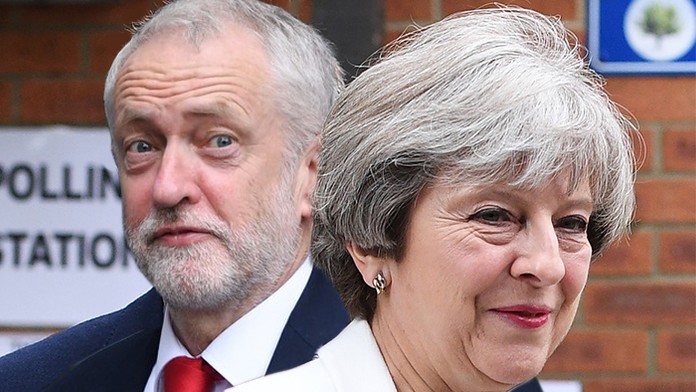 Mayová a Corbyn. 
