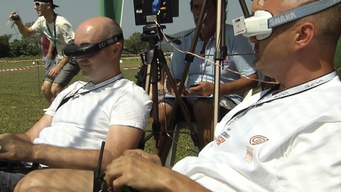 Drony sa ovládajú cez špeciálne okuliare.jpg