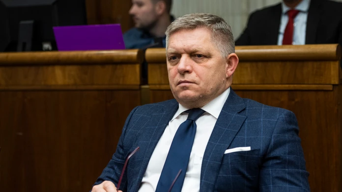 Smer a Republika v rámci kampane valcovali na sociálnej sieti. Má za tým byť ich rétorika