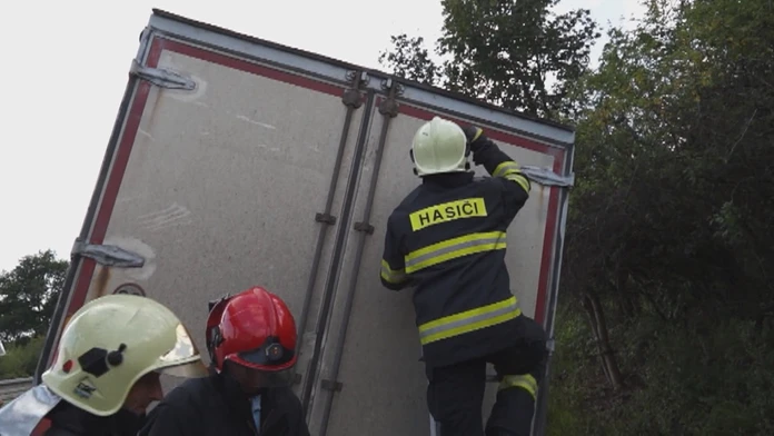 Na horskom priechode Soroška sa v protismere ku kamionistovi blížila sanitka v pohotovosti.