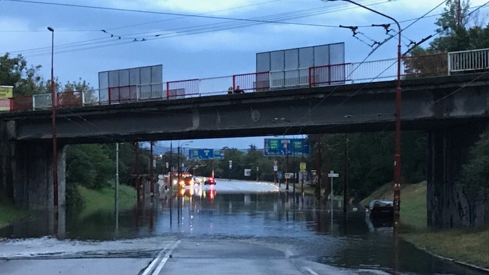 Zatopená Gagarinova ulica.