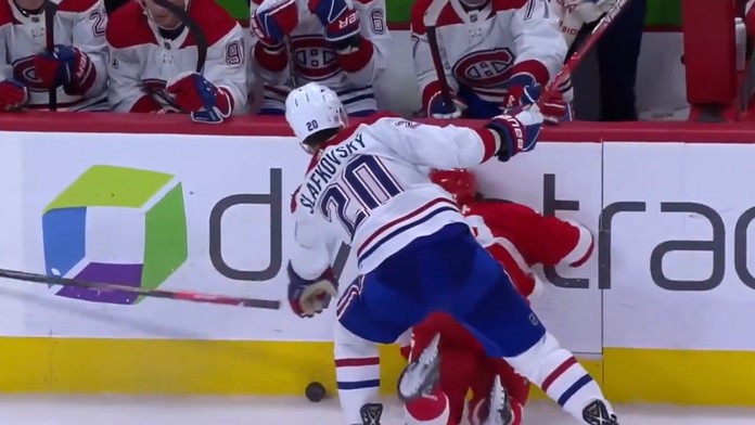 Slafkovský kontaktoval protihráča, ktorého zranil. Obratom mu prišla odpoveď