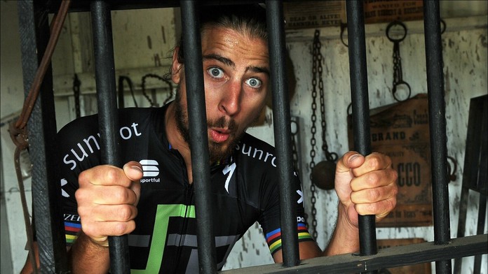 Peter Sagan sa počas turné v Kalifornii ocitol za mrežami.