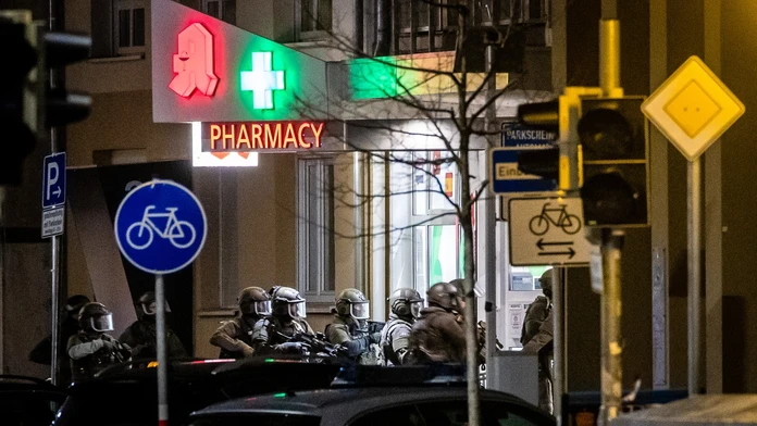 Rukojemnícka dráma v lekárni v Nemecku. Páchateľ žiadal výkupné v miliónoch eur