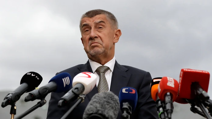 Vľavo Michal Helik (Krakov) a Marko Divkovič (Dunajská Streda) strieľa gól.
