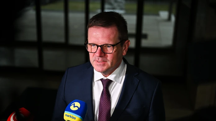 Vicepremiér Kmec mal dopravnú nehodu. Nikto sa nezranil