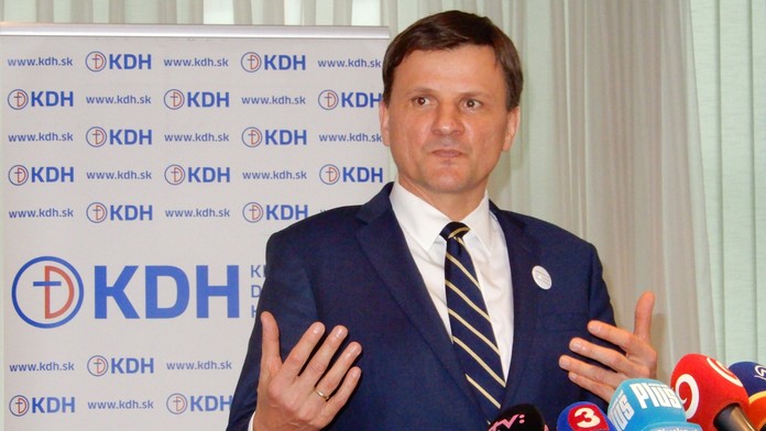 Na snímke novozvolený predseda Kresťanskodemokratického hnutia (KDH) Alojz Hlina