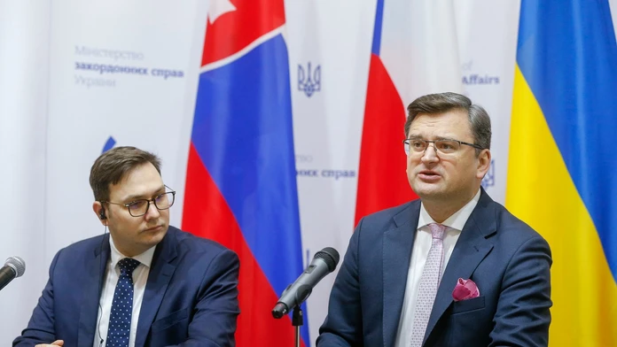 Na Ukrajinu prišli šéfovia diplomacie ČR a Rakúska, Korčok zostal doma s covidom