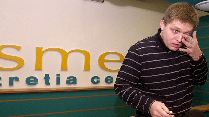 Robert Fico na fotografii z 1. februára 2003 