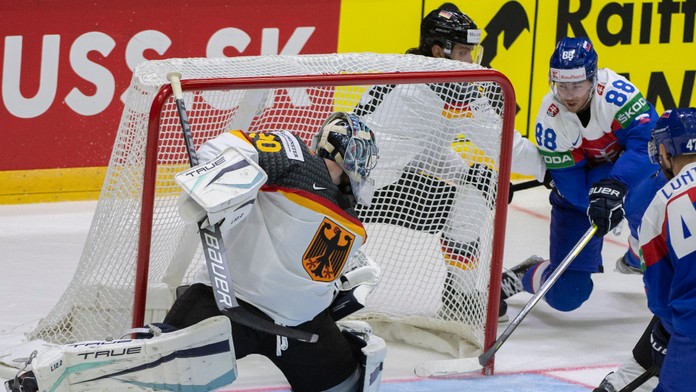 Slováci tesne prehrali s Nemcami. Naša ofenzíva si vylámala zuby na skvelom Grubauerovi