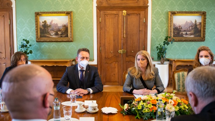 Zuzana Čaputová zorganizovala okrúhly stôl v súvislosti so zdražovaním a jeho nepriaznivými dopadmi na sociálne slabšie skupiny.